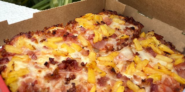 8-Corner Aloha BBQ Chicken Pizza (Deep Dish)