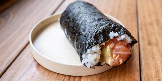 Spicy Salmon Hand Roll