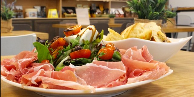 Tosca Salad Tray