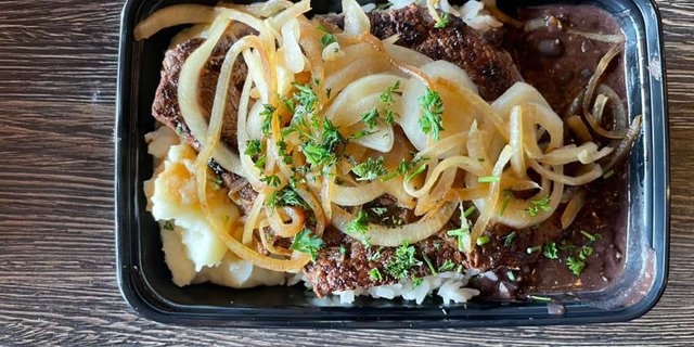 Steak w/ Onions Box Lunch