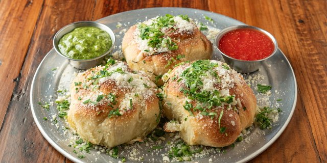 Garlic Twists (Tray)
