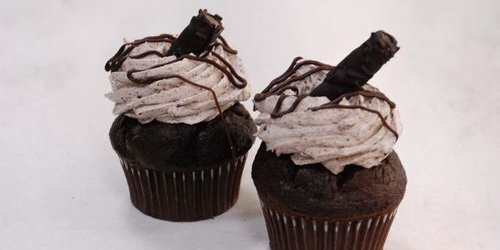Cookies & Cream Cupcake With Chocolate Pound Cake Sponge
