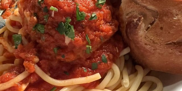 Spaghetti w/ Meatballs