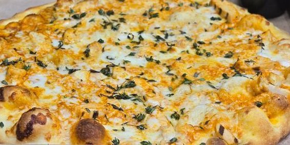 Buffalo Chicken Pizza w/ Cauliflower Crust