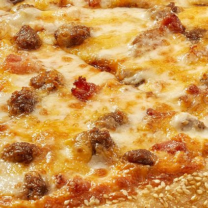 Bacon-Cheddar Cheeseburger Pizza