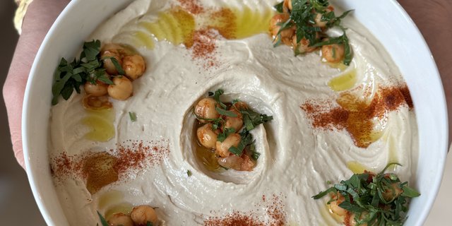 Hummus & Fluffy Pita