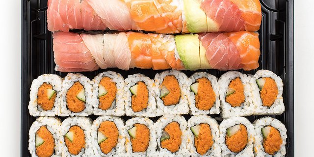 Rainbow & Spicy Tuna Roll Tray