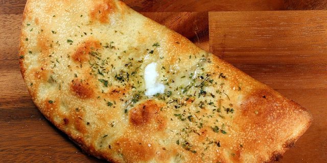 Margherita​ ​Calzone