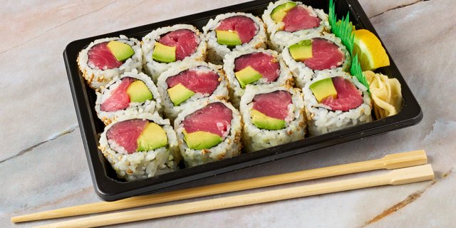 Tuna Cado Roll