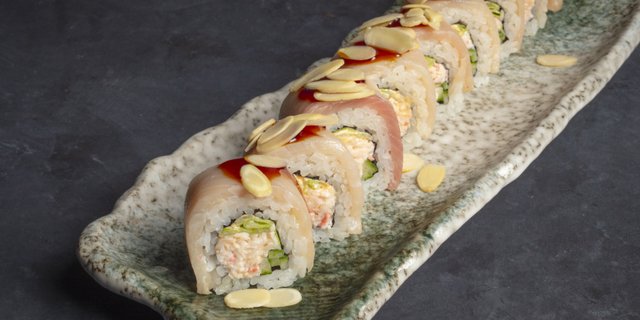 Yellowtail Roll