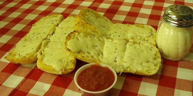 Chee-zee Garlic Bread