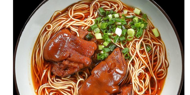 Braised Trotters Noodles Soup
