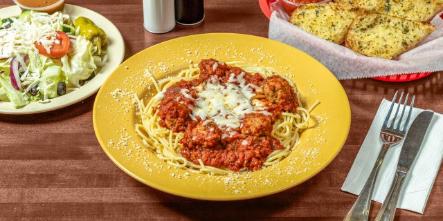 Spaghetti w/ Meatballs