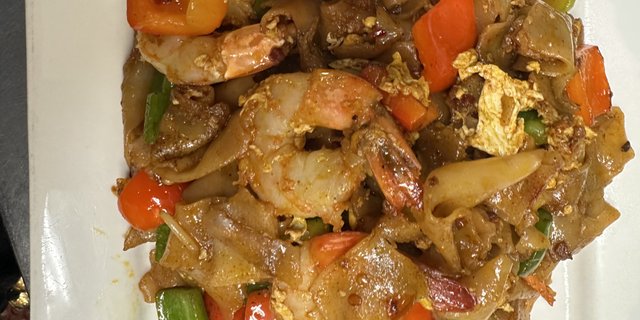 Pad See Ew Noodle Tray