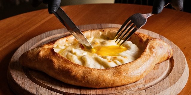 Khachapuri Adjaruli