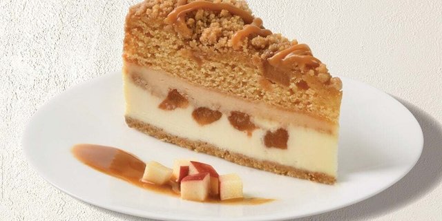 Caramel Apple Crunch Cheesecake