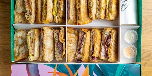 Hot Signature Half Sandwiches Tray