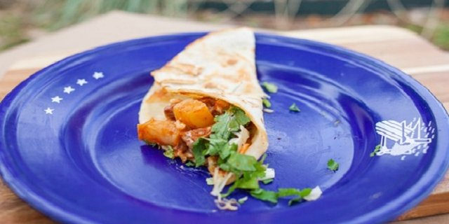 Deshebrada con Papas Taco