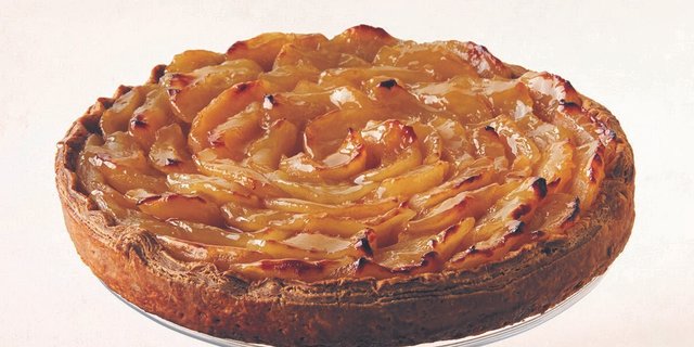 Apple Tart W/ Pastry Cream