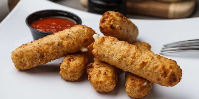 Fried Mozzarella Sticks