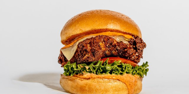 Spicy Chicken Deluxe Sandwich