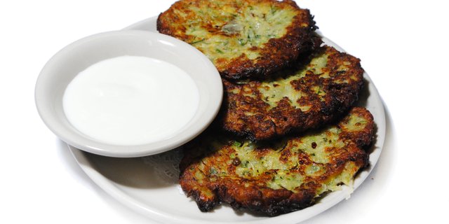 Mucver (Zucchini Pancakes) Tray