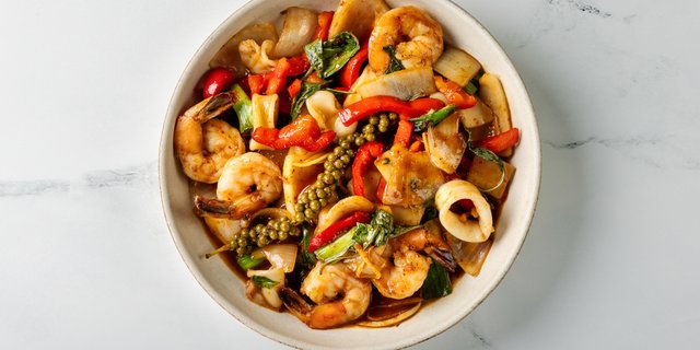 Young Coconut Seafood Pad Phet