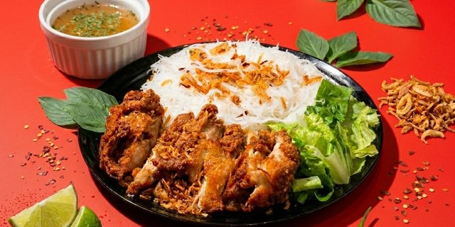 Hatyai Crispy Chicken Noodles (Dry)