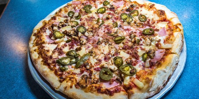 Kickin' Hawaiian Pizza
