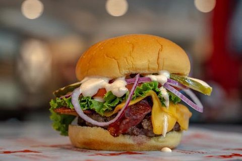 Farmhouse Bacon Cheeseburger