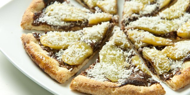 Chocolate & Banana Pizza Pie