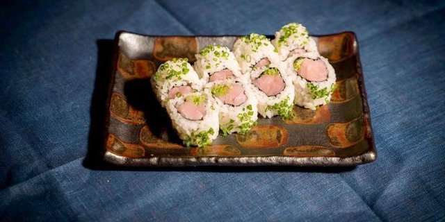 Yellowtail Scallion Roll