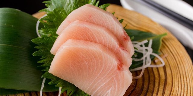 Yellowtail (Hamachi)