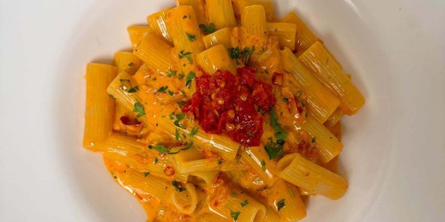 Pasta w/ Vodka Sauce