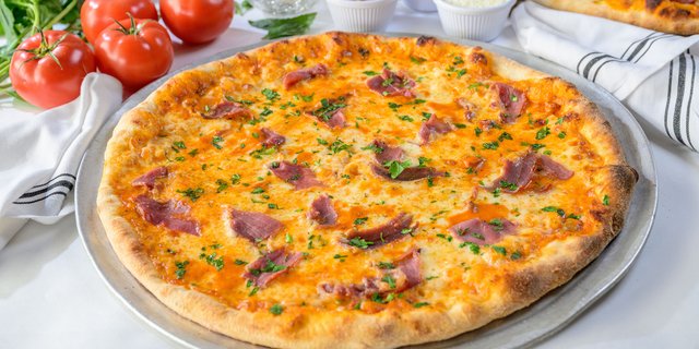 Prosciutto & Vodka Sauce Pizza