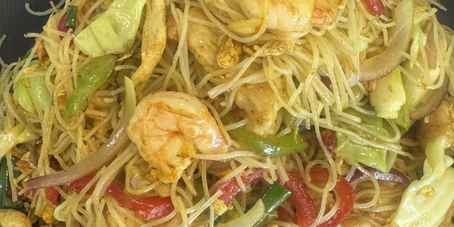 Singapore Rice Noodles (Chicken And Shrimp)