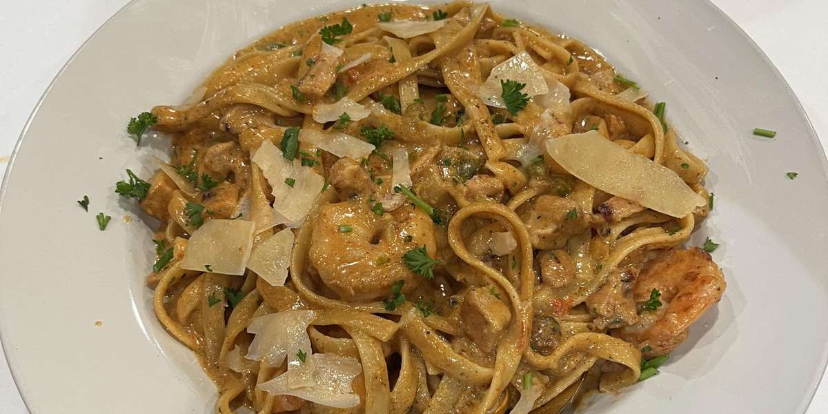 The Rhoyal Bistro Live
