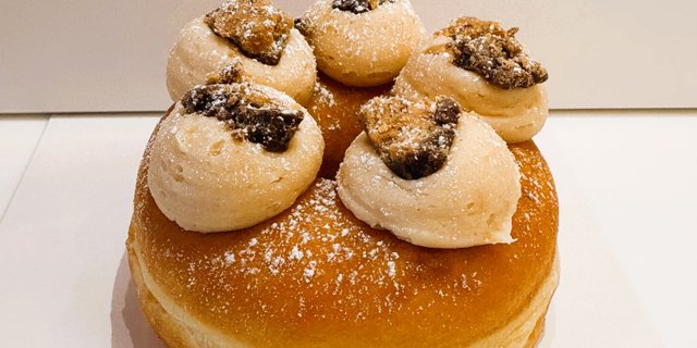 Crunchy Peanuts Donut