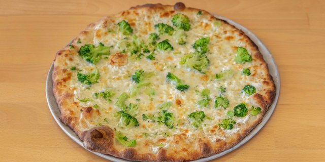 Italian White Broccoli Pizza