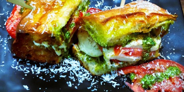 Caprese Sandwich
