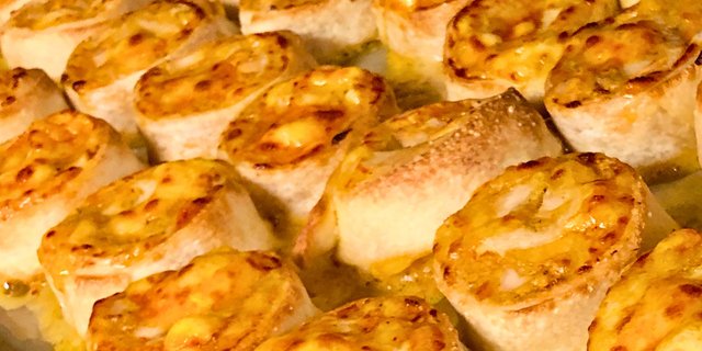 Spicy Chicken Pizza Muffins