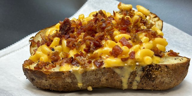Bacon & Mac-N-Cheese Spud