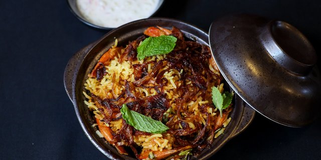 Chicken Dum Biryani Tray