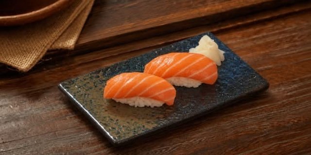 Salmon Sushi