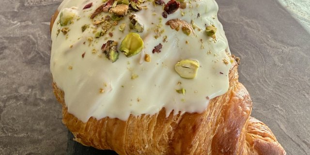 Pistachio Croissant