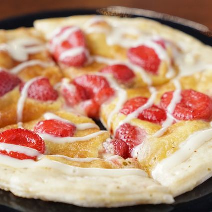 Strawberry Cheesecake Pizza
