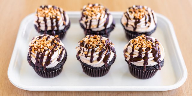Chocolate Peanut Butter Cup Cupcakes