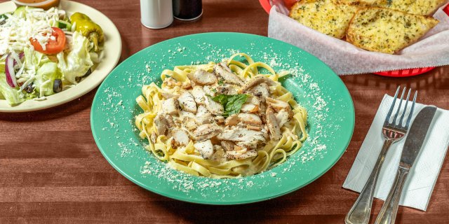 Fettuccine Alfredo w/ Chicken