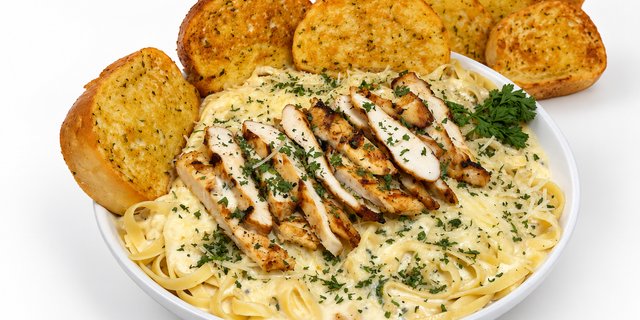 Chicken Fettuccini Alfredo