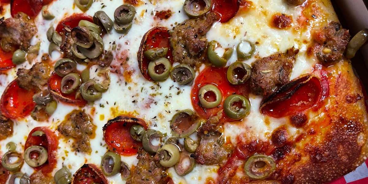 Naked City Pizza